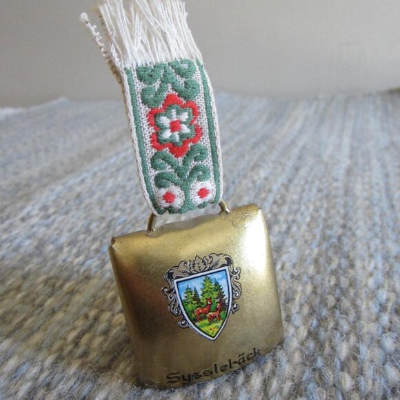 Vtg Syssleback Sweden Cow Bell w/ embroidered ribbon - Picture 1 of 4
